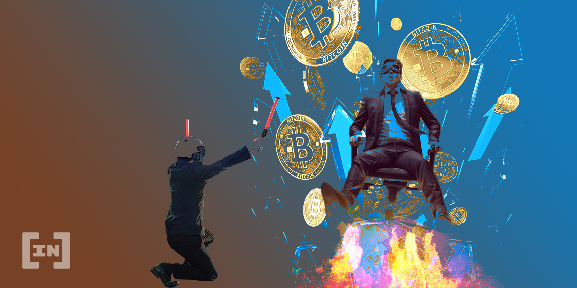 Man auf Schreibtischstuhl hebt ab wie eine Rakete mit Bitcoin